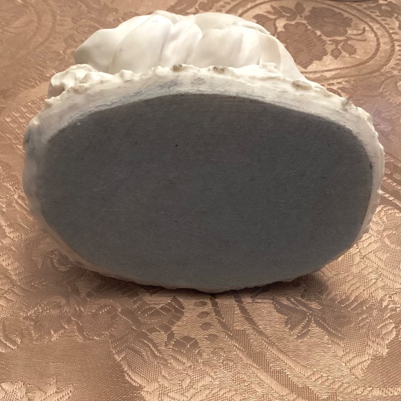 Vintage Style Romantic Couple Figurine 5” Porcelain Look - Picture 4 of 7